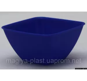 Пластмассовая квадратная салатница 500 мл 15 см х 15 см (разные цвета)