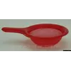 Пластиковый дуршлаг с ручкой (красного цвета) Пластиковый дуршлаг с ручкой (красного цвета)