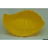 Пластмассовая фигурная тарелка "Листочек" 24см х 17см (желтый цвет)