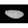 Пластмассовая фигурная тарелка "Листочек" 24см х 17см (белый цвет)