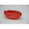 Пластмассовая фигурная тарелка "Листочек" 24см х 17см (красный цвет)