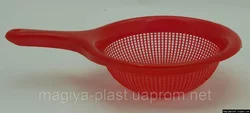 Пластиковый дуршлаг с ручкой (красного цвета) Пластиковый дуршлаг с ручкой (красного цвета)