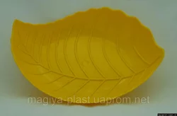 Пластмассовая фигурная тарелка "Листочек" 24см х 17см (желтый цвет)