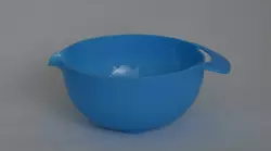 Пластмассовая миска для смешивания 3.0л с удобной ручкой и носиком-сливом (голубой цвет)