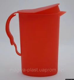 Пластиковый кувшин 2.2л с крышкой (красного цвета)