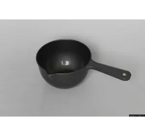 Пластмассовый ковш 1.5 л с ручкой и с удобным носиком-сливом (разные цвета) Пластмассовый ковш 1.5 л с ручкой и с удобным носиком-сливом (разные цвета)