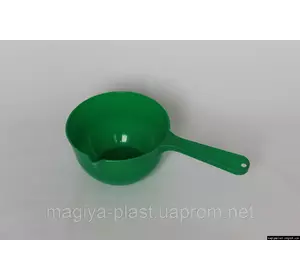 Пластмассовый ковш 1.0 л с ручкой и с удобным носиком-сливом (разные цвета) Пластмассовый ковш 1.0 л с ручкой и с удобным носиком-сливом (разные цвета)