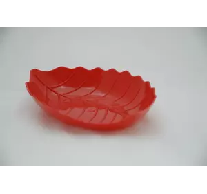 Пластмассовая фигурная тарелка "Листочек" 24см х 17см (красный цвет)