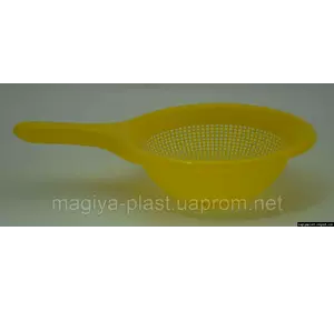 Пластиковый дуршлаг с ручкой (желтого цвета) Пластиковый дуршлаг с ручкой (желтого цвета)