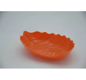 Пластмассовая фигурная тарелка "Листочек" 24см х 17см (оранжевый цвет)